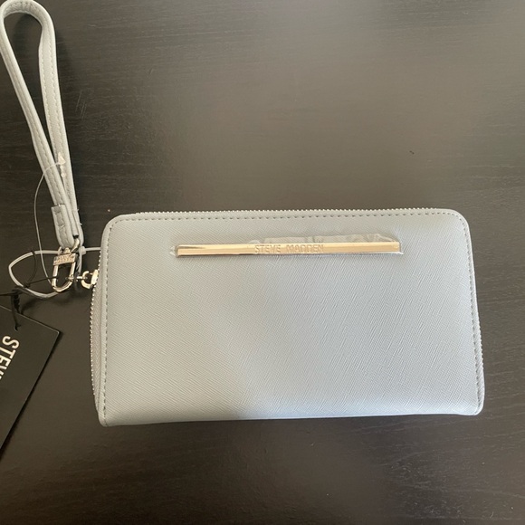 NWT Steve Madden Women's Bzippy Wallet Wristlet Light Blue - Picture 2 of 4